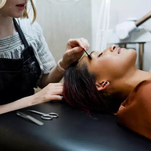 Giving shape to eyebrows