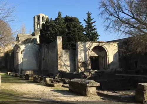 Les Alyscamps in Arles
